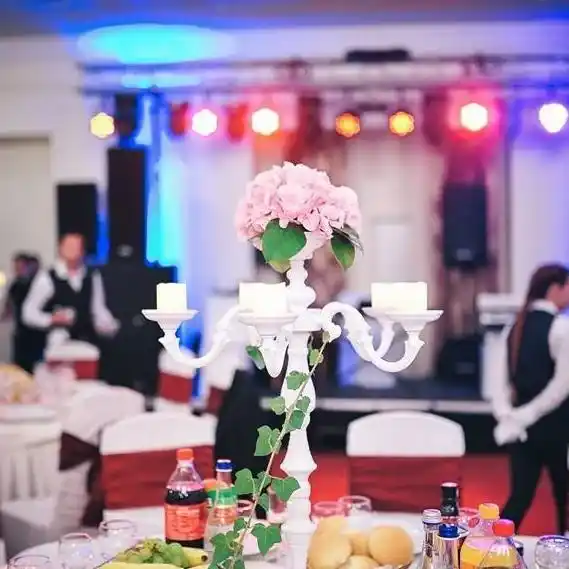 Aranjament floral și masă festivă la Casa Marly